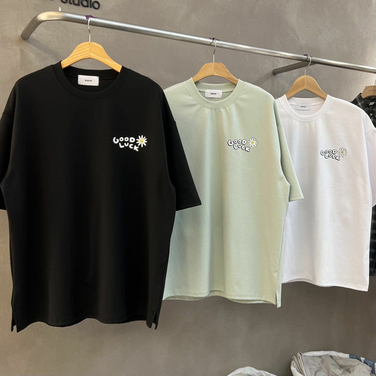 熊貓圖案英文字短袖Tee BARON-074T