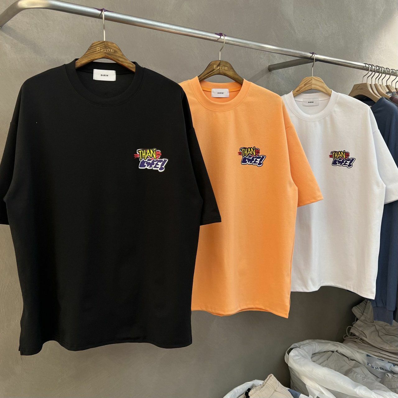 哈哈笑圖案英文字短袖Tee BARON-081T