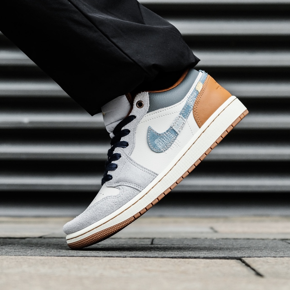 【Focus Store】預購 Nike Air Jordan 1 Low SE "Repaired Denim Swoosh" 刺繡解構勾 丹寧 情人節限定 FZ5042-041