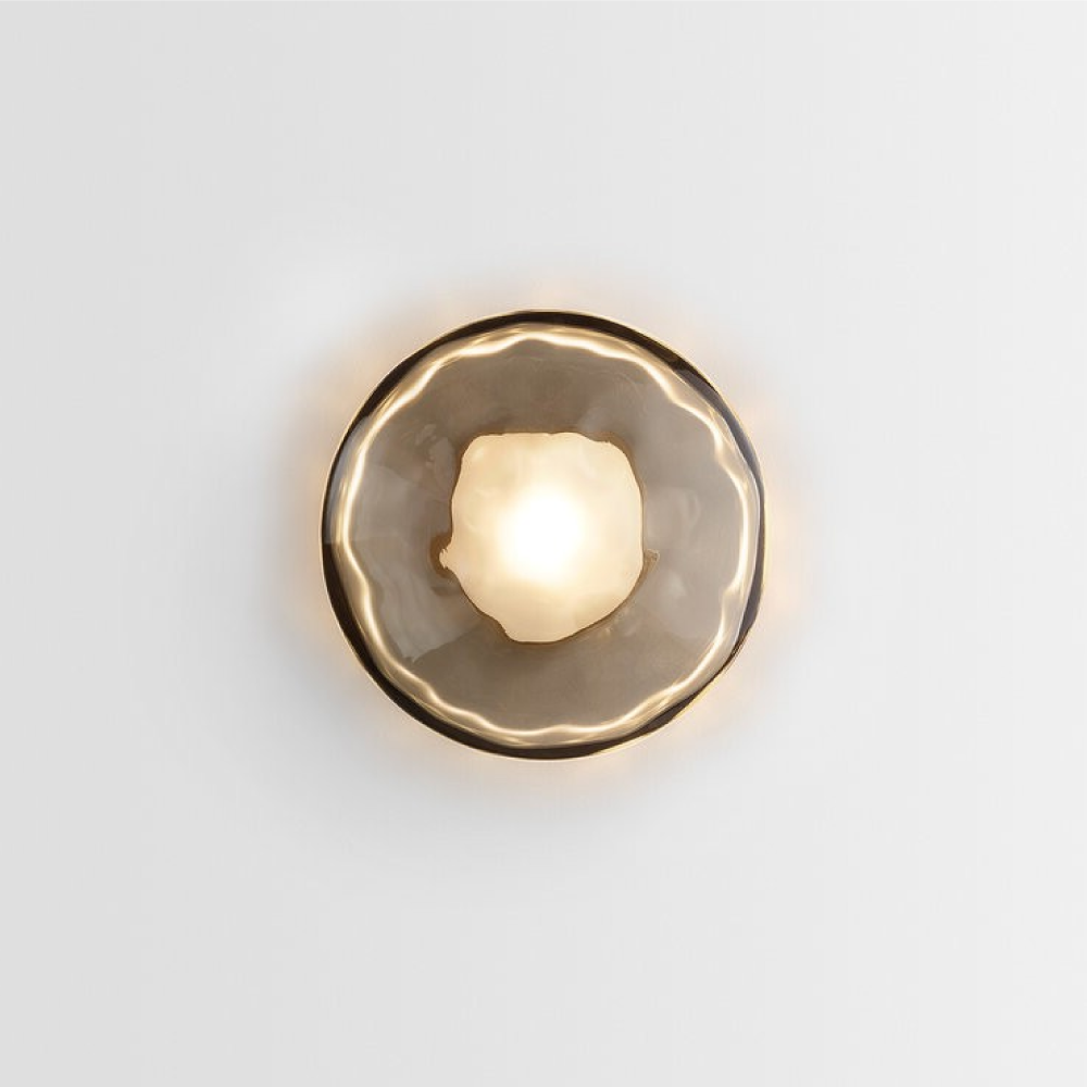 好萩家居|Iškra壁燈,在燈光渲染下如海貝般,絢麗奪目,輕盈似幻。