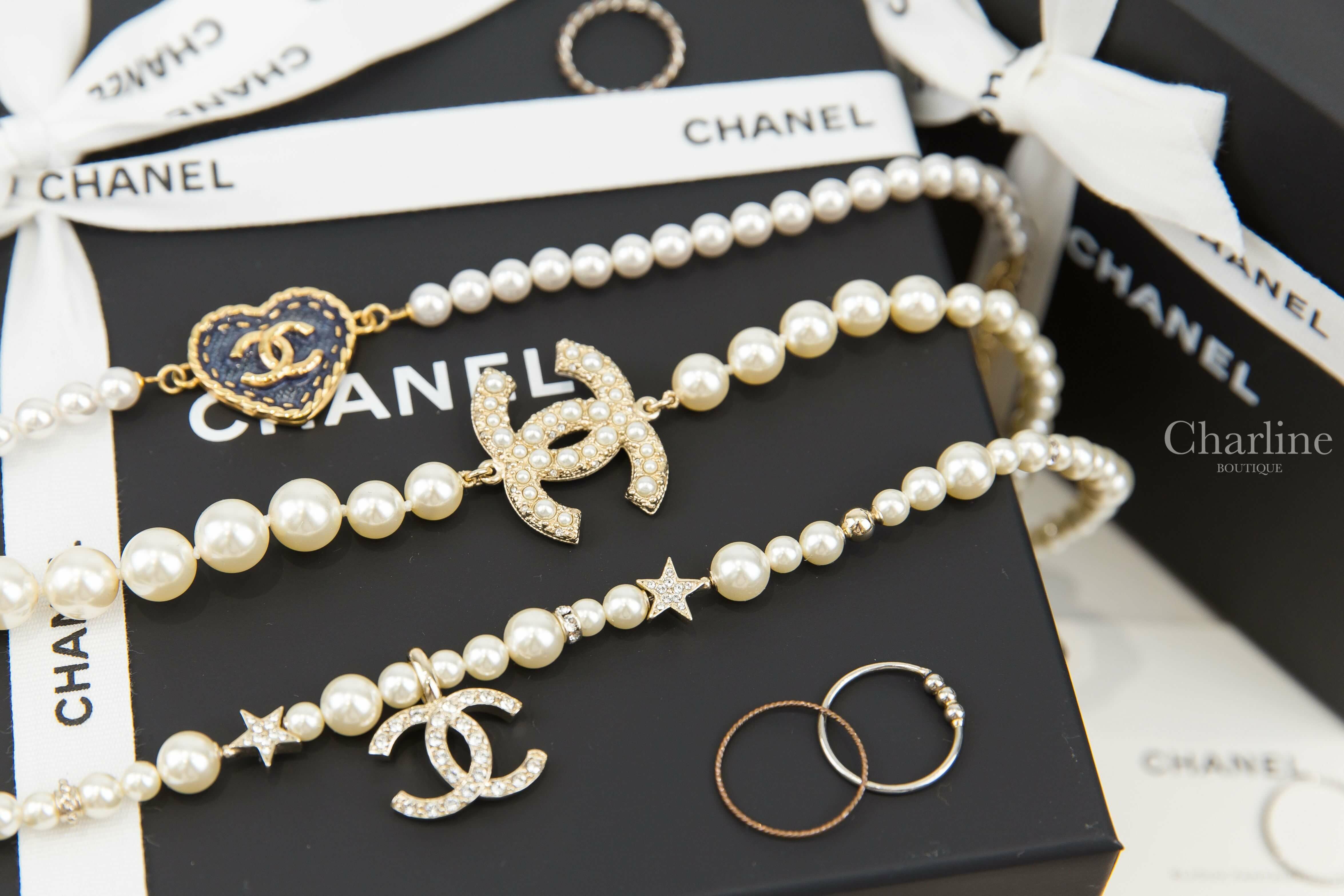 Chanel Choker 丹寧藍底金色CC縫線金框愛心珍珠頸鏈,Chanel Necklace 金色大小珍珠CC漸層珍珠項鍊,Chanel Necklace 金色水鑽星星大小珍珠水鑽CC垂墜項鍊-Charline Boutique 精品代購