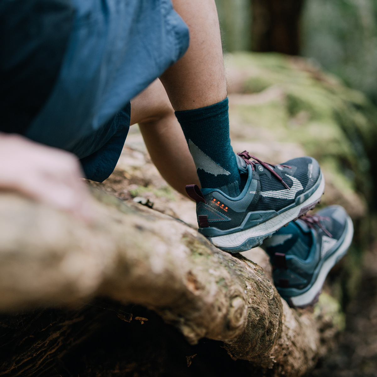 Approaching Mountains  輕美麗諾羊毛中筒襪