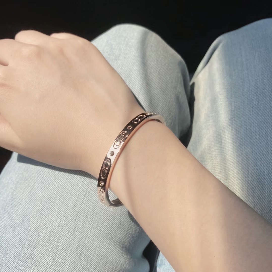 #現貨優惠 COACH Hinged Bangle 經典款 雙C 碎鑽款 扣式手環