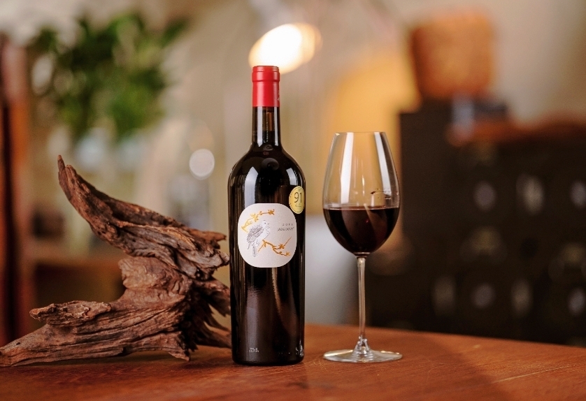 #西鴿酒莊 #火火Netshop #火火國際 #玉鴿 #紅酒 #餐酒 #xigeestate #wineofchina #滕上滕 #X糸列 #蛇龍珠 #赤霞珠 #白洒 #N609 #N50 #N28 #霞多麗 #馬瑟蘭 #馬爾貝克 #桃紅 #龍年 #