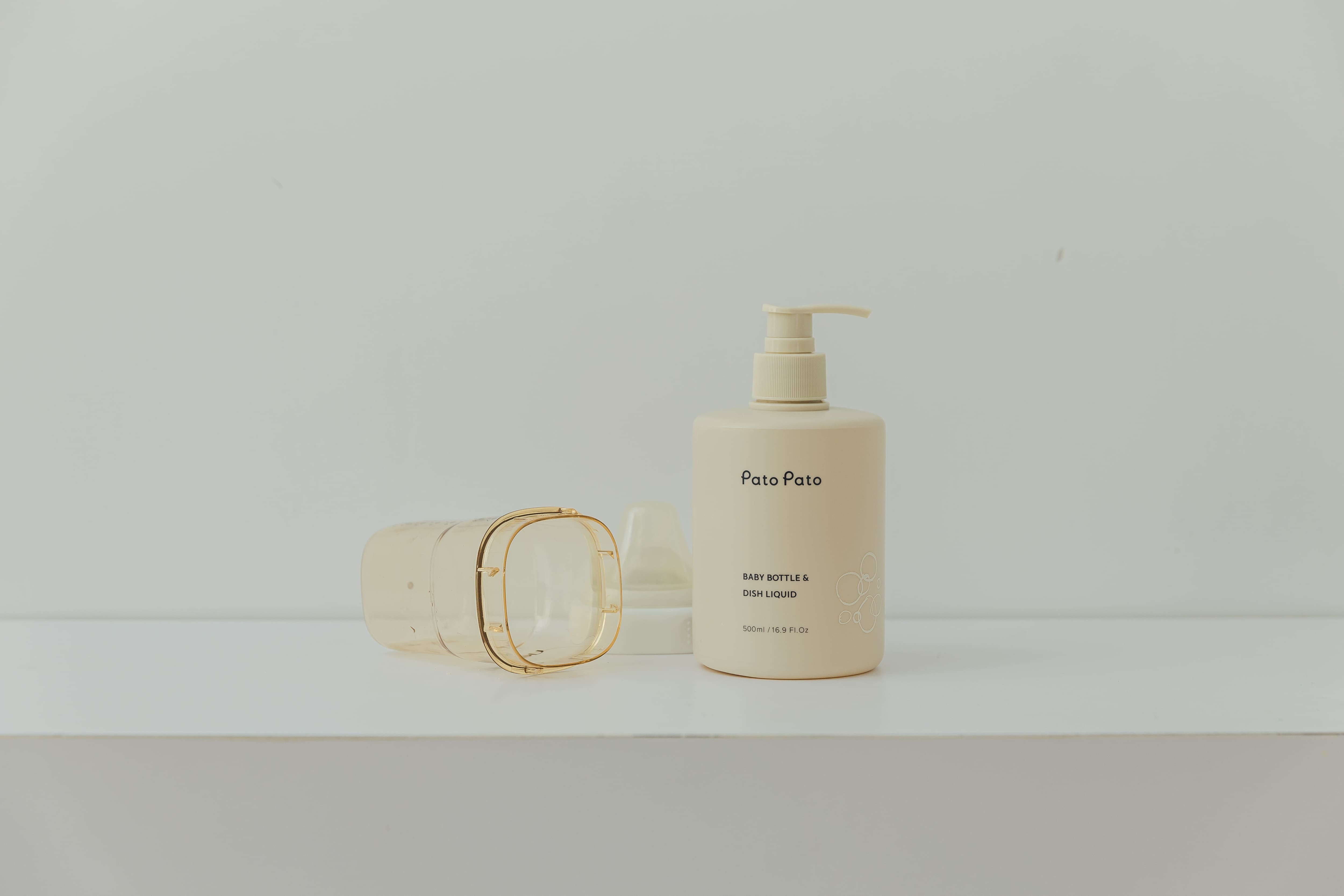 這是一瓶Pato Pato奶瓶餐具清潔液的照片
