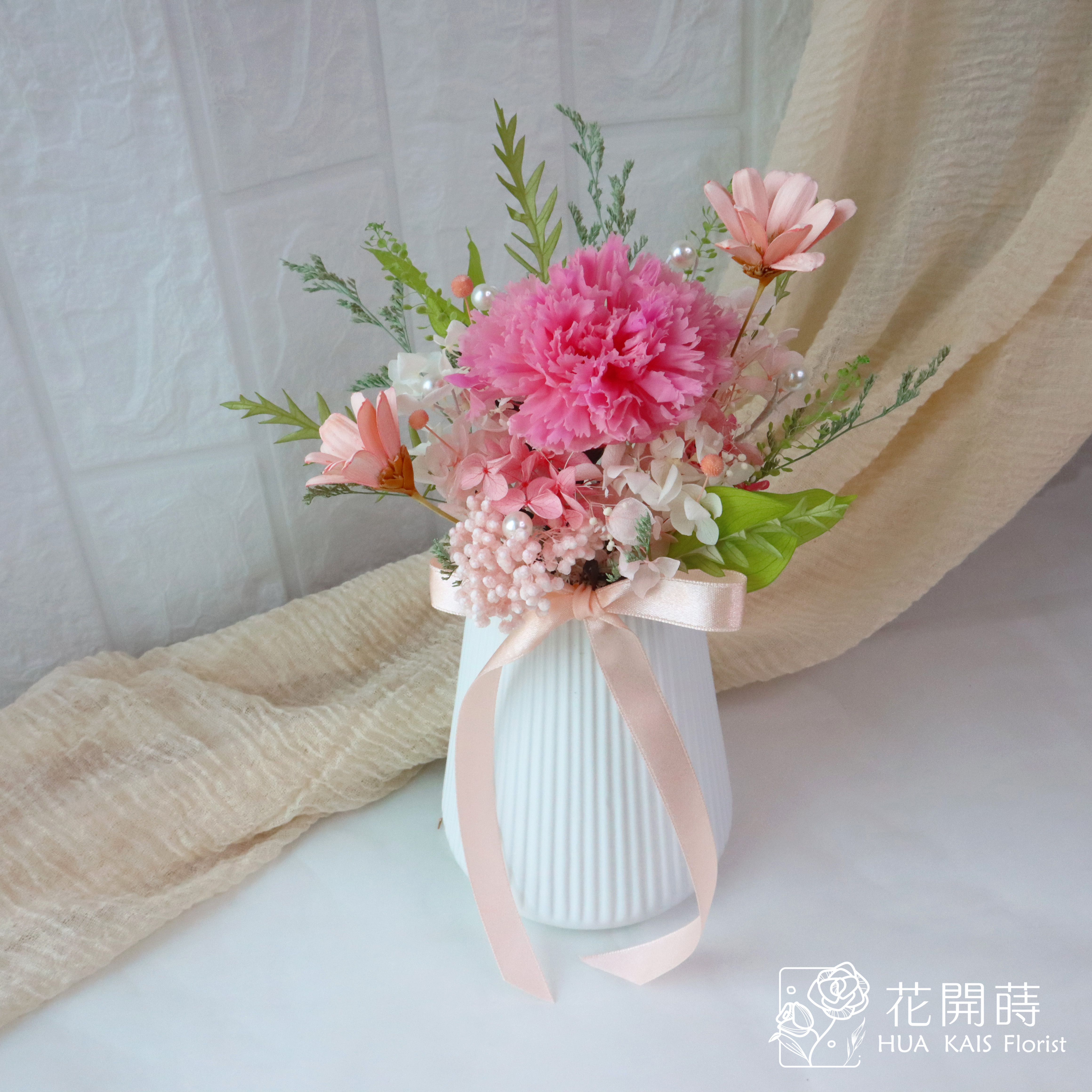 永生康乃馨小桌花|少女珍珠|母親節盆栽|生日禮物|母親節盆花|母親節花禮|小資花禮|康乃馨花禮|永生康乃馨