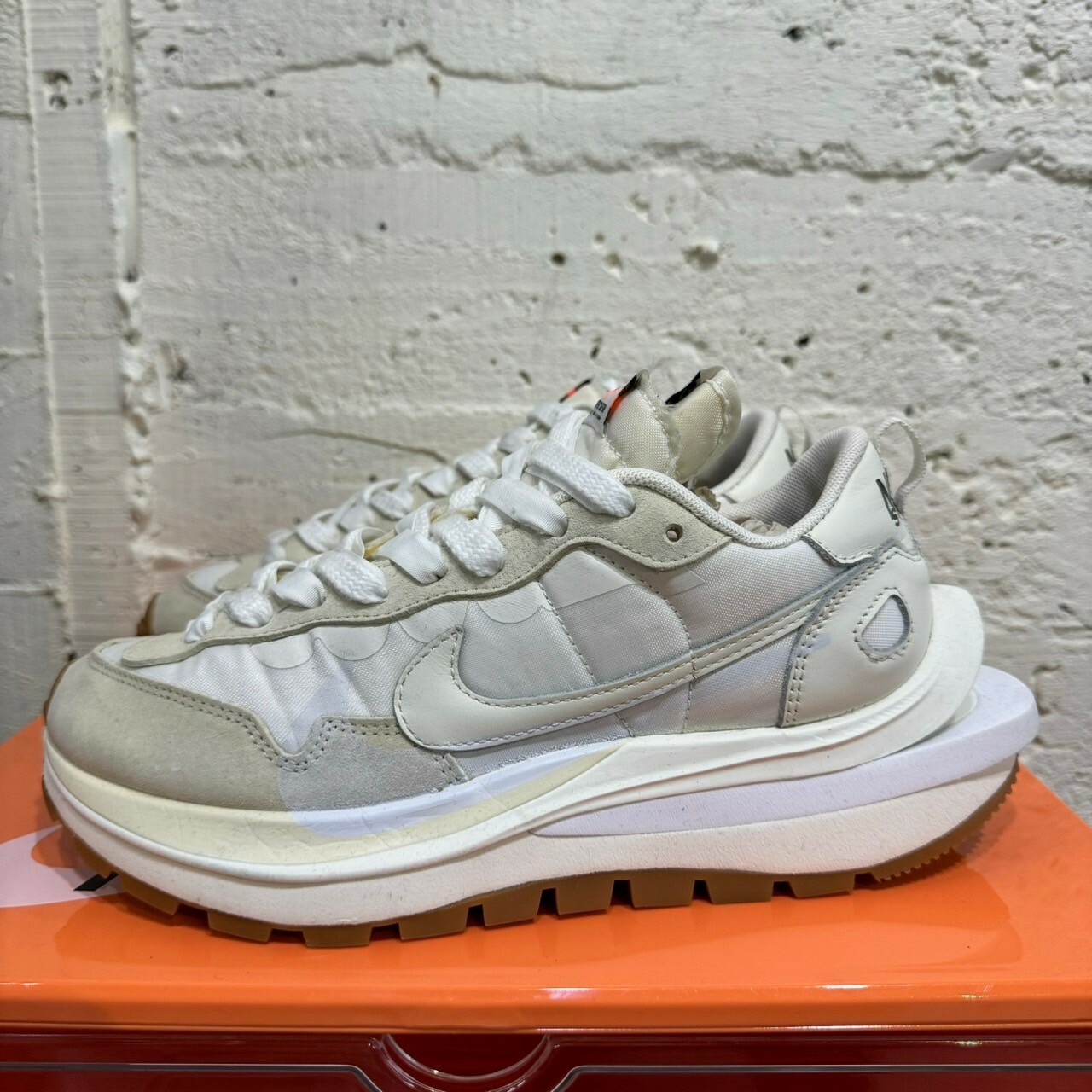 二手商品【US6=24CM】SACAI X NIKE VAPORWAFFLE 白奶油 解構 休閒鞋 休閒鞋【DD1875-100】