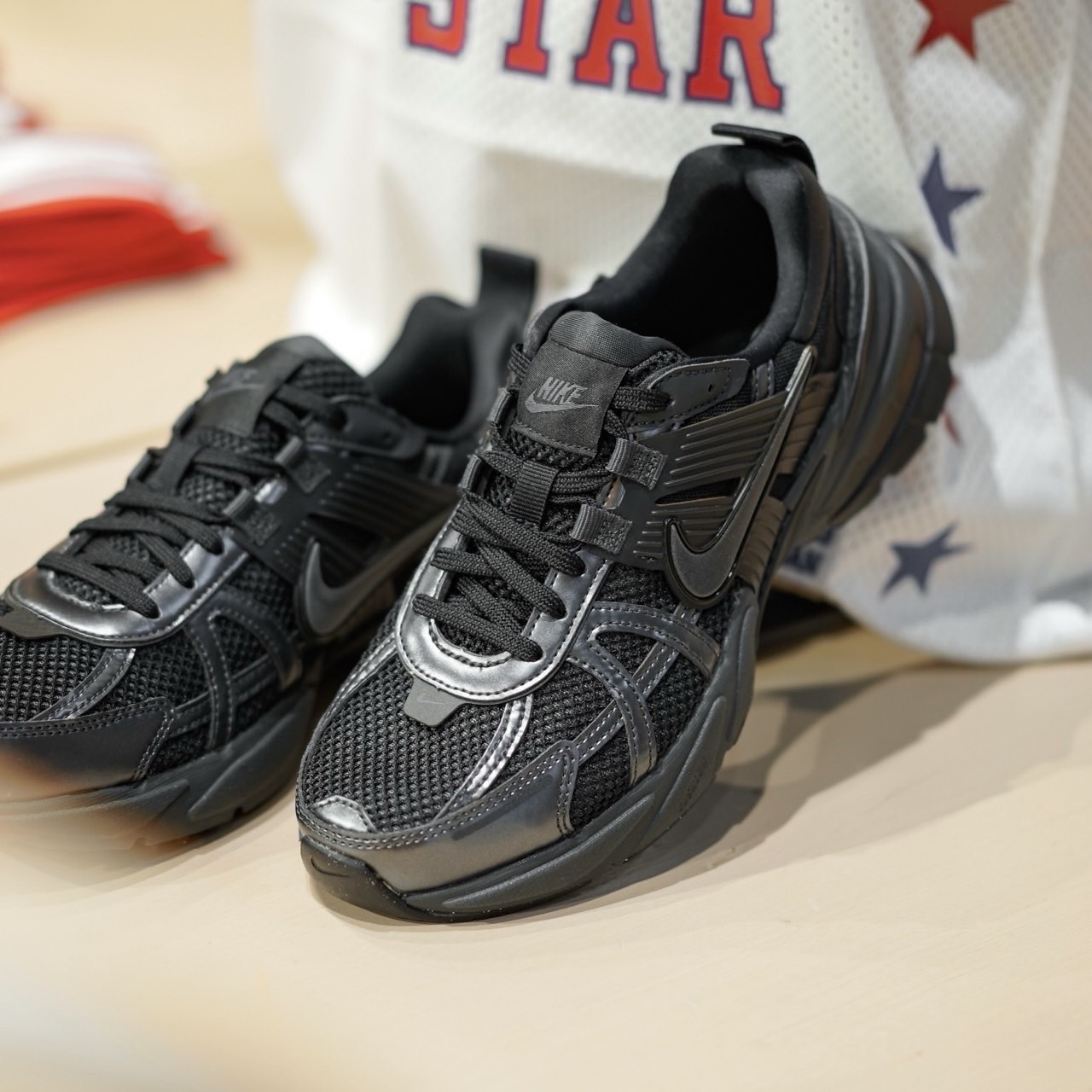 Nike V2K Run Runtekk All Black 全黑 黑武士 3xl 平替款巴黎世家 厚底增高 老爹鞋 男女同款 復古慢跑休閒鞋 HJ4497-001 FD0736-001