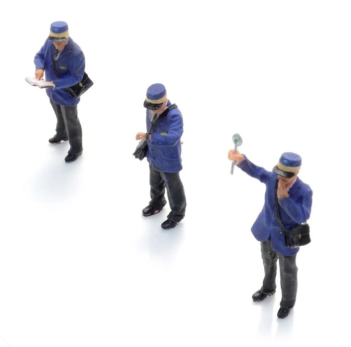 Artitec 5870043 HO Scale NS conductors on platform 1970s