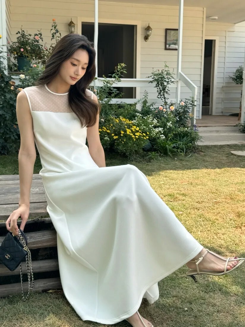 法式點點透膚拼接收腰傘擺長洋裝 / 2色 (Elegant & Love)