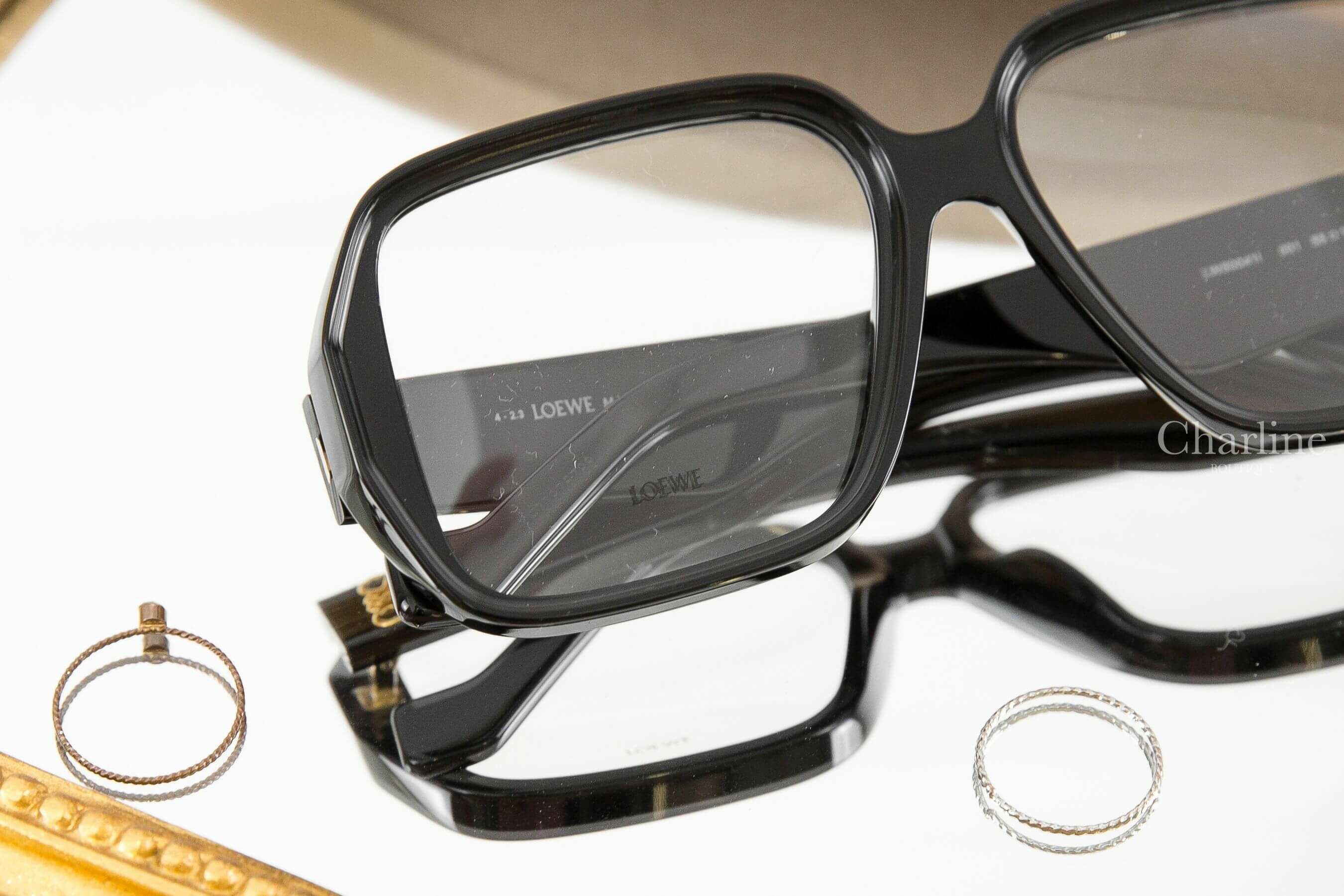Loewe Glasses 黑色方框側邊金色 Logo 平光眼鏡