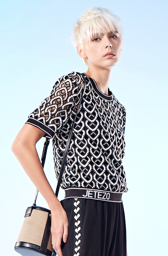 BD10061A1 J LOVE黑色愛心水融蕾絲上衣