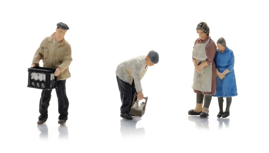 Artitec 5870050 HO Scale Milkmen with customers 1970-90