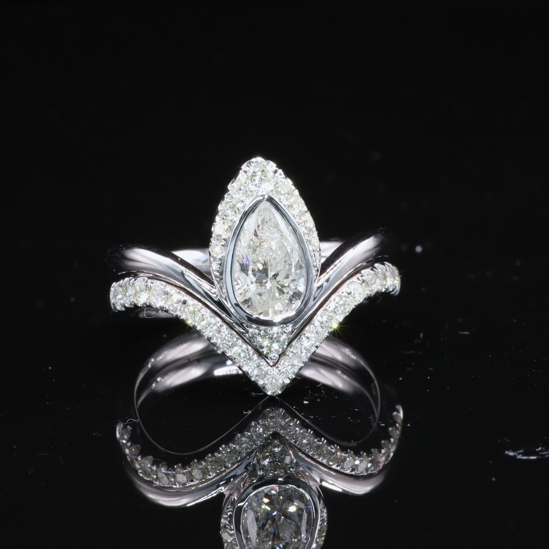 18K Gold 1.02ct Pear Shaped Diamond Ring
