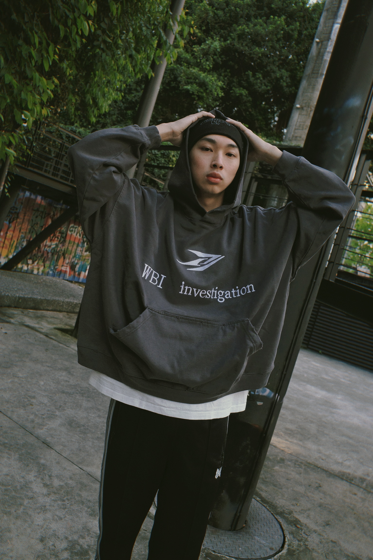 <快速出貨>WBI 世界搜查局 刺繡LOGO 帽踢 灰/黑