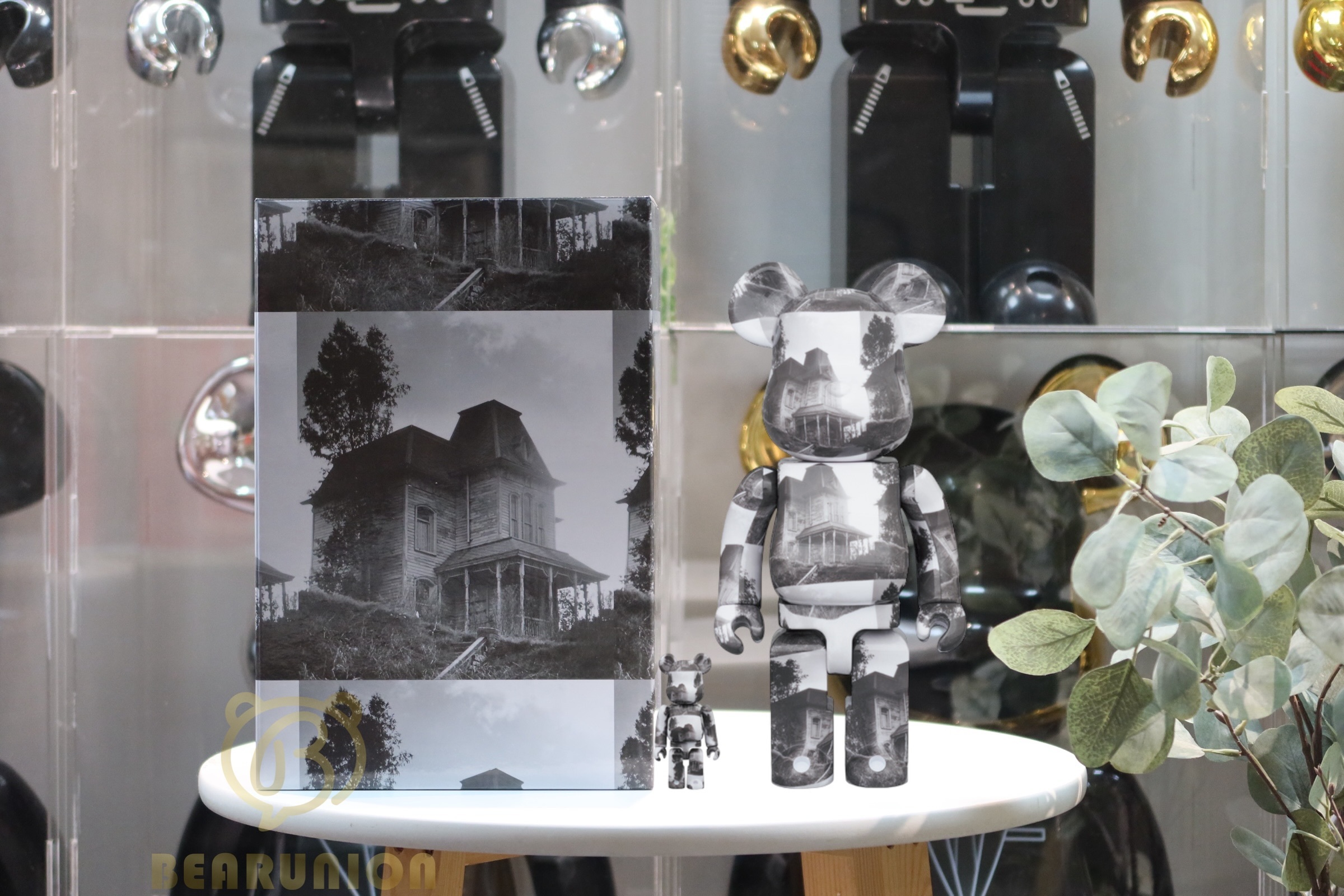 🥇現貨🥇Bearbrick 400% 100% Bates Mansion