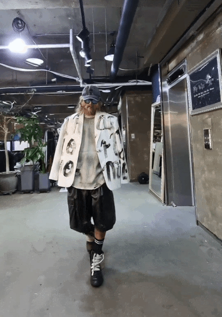 手工塗鴉大字母西裝外套