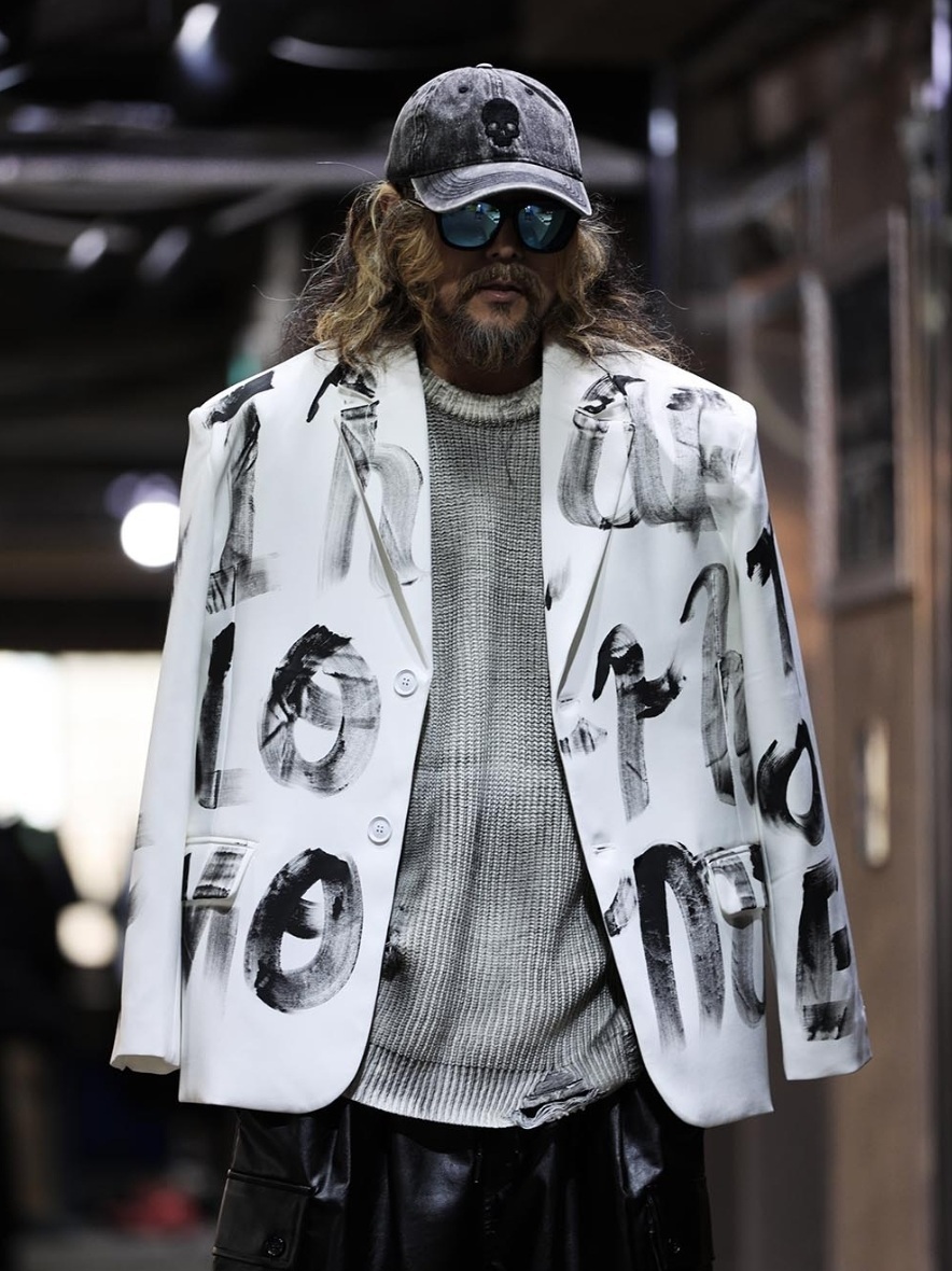 手工塗鴉大字母西裝外套