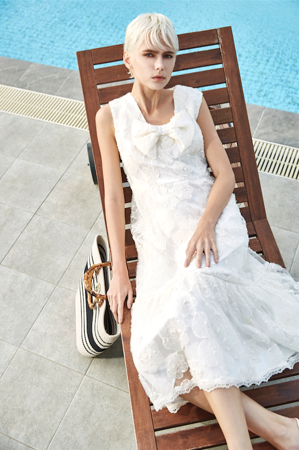 BD10165E1 新藝術花園立體花蝴蝶刺繡無袖X型中長洋