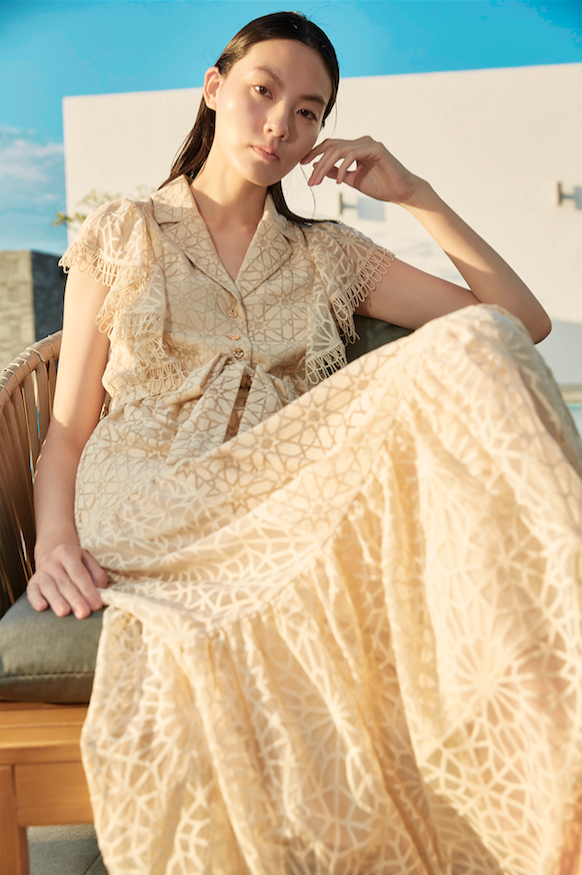 BD10059E1 浮雕花園西裝領洋裝(附綁帶)