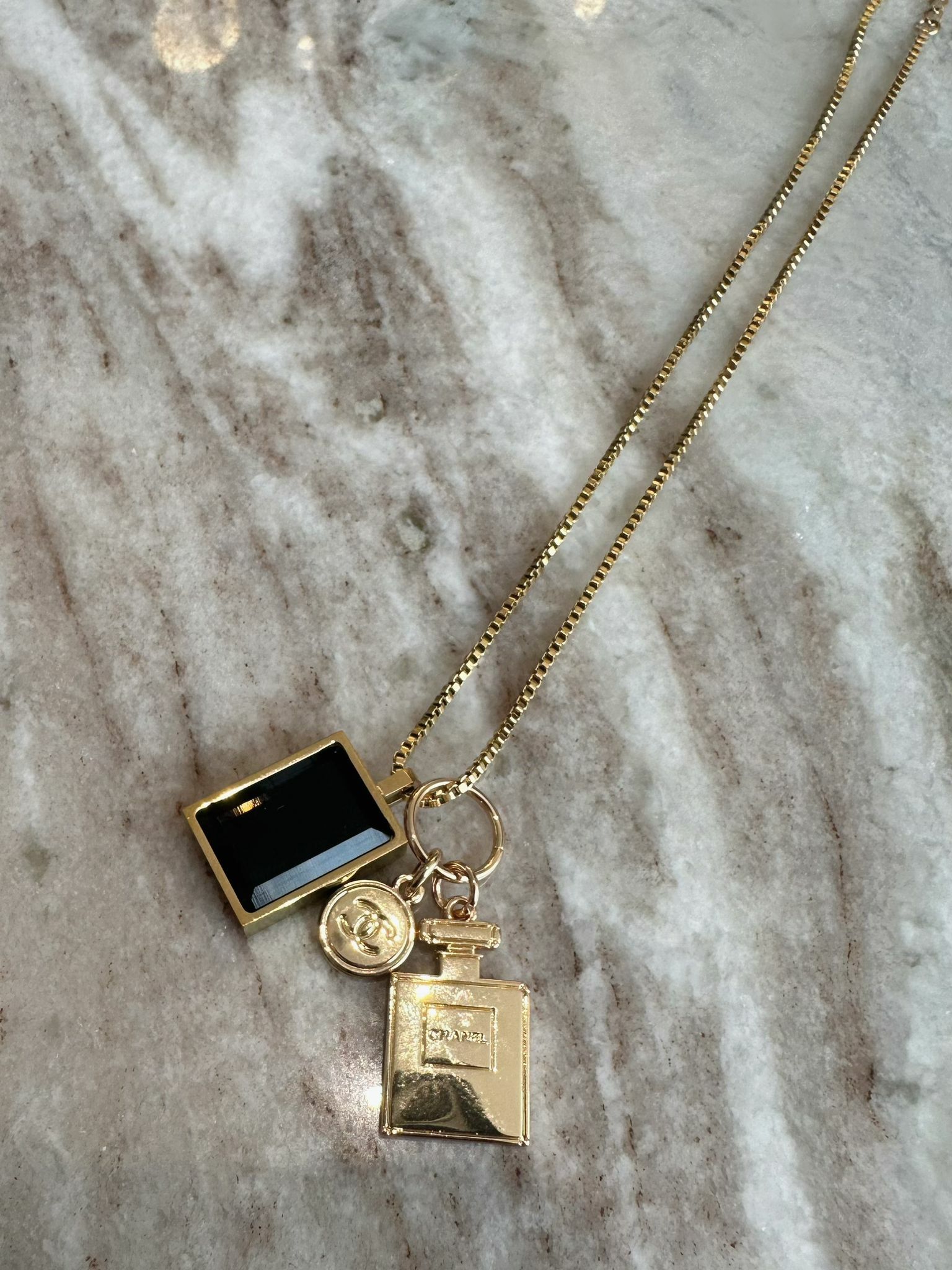 TH12 電鍍香水黑牌頸鏈🔸全部買五送一