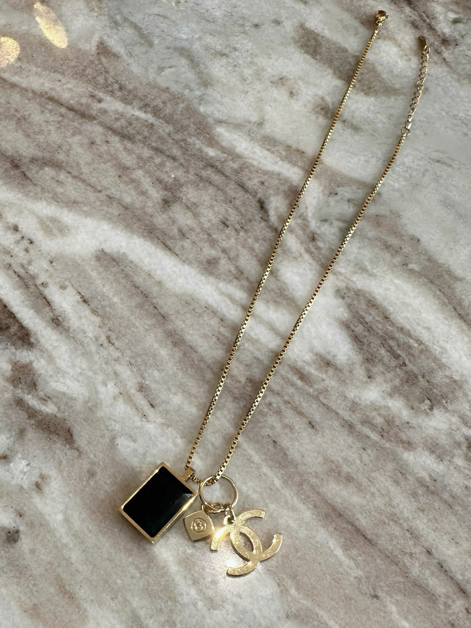 TH13 電鍍字母黑牌頸鏈🔸全部買五送一