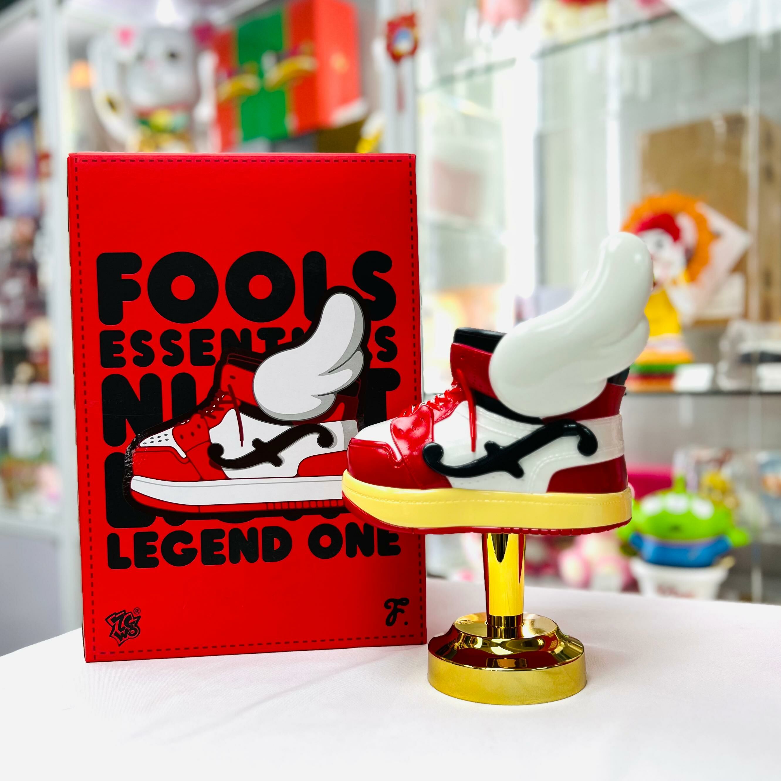 FOOLS ESSENTIALS NIGHT LIGHT LEGEND ONE