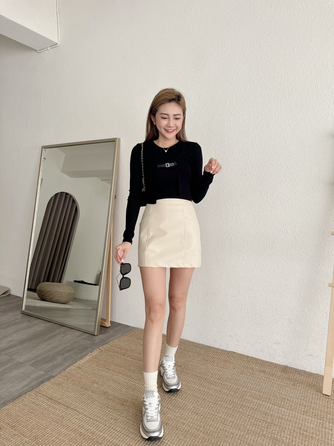 ［預購］🔥03.27春夏新品］🔥春夏新品］💥夏天ㄉ皮裙～超顯腿長］🇰🇷正韓高腰包腹後鬆緊腰側拉鍊霧面口袋皮裙（杏色/兩色，Free）