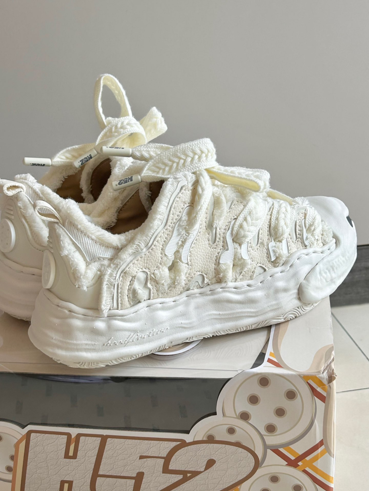 H52 開口笑奶油溶解鞋 奶油白 融化 解構 粗鞋帶 蛋糕鞋盒/預購