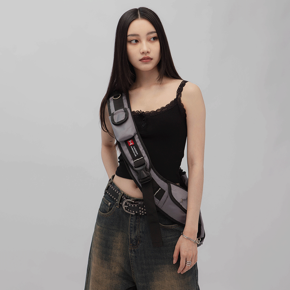 VINTAGE UNDER ARMOUR SLING BAG