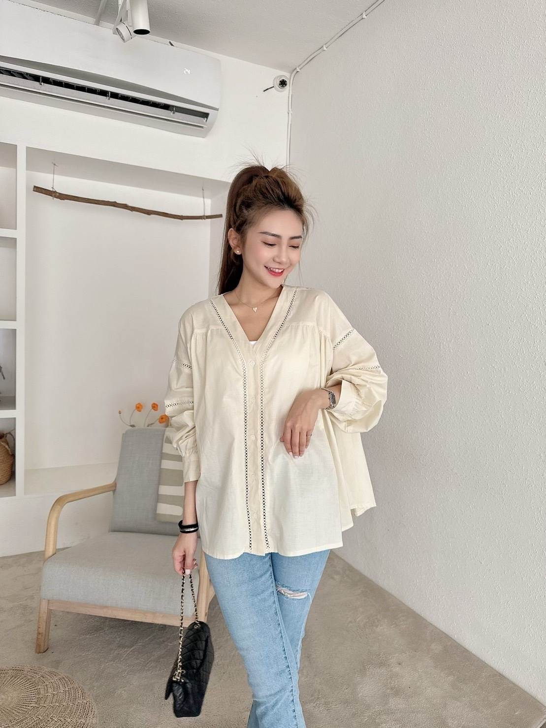 ［預購］🔥03.27春夏新品］💕闆娘命定款］🇰🇷正韓V領手工雕花薄款天絲襯衫洋（質感杏色/兩色）