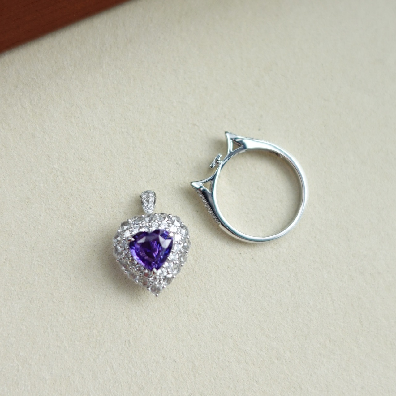 2.03ct天然無燒紫藍寶石18K金鑽石戒指/吊墜兩用款 (帶證書)