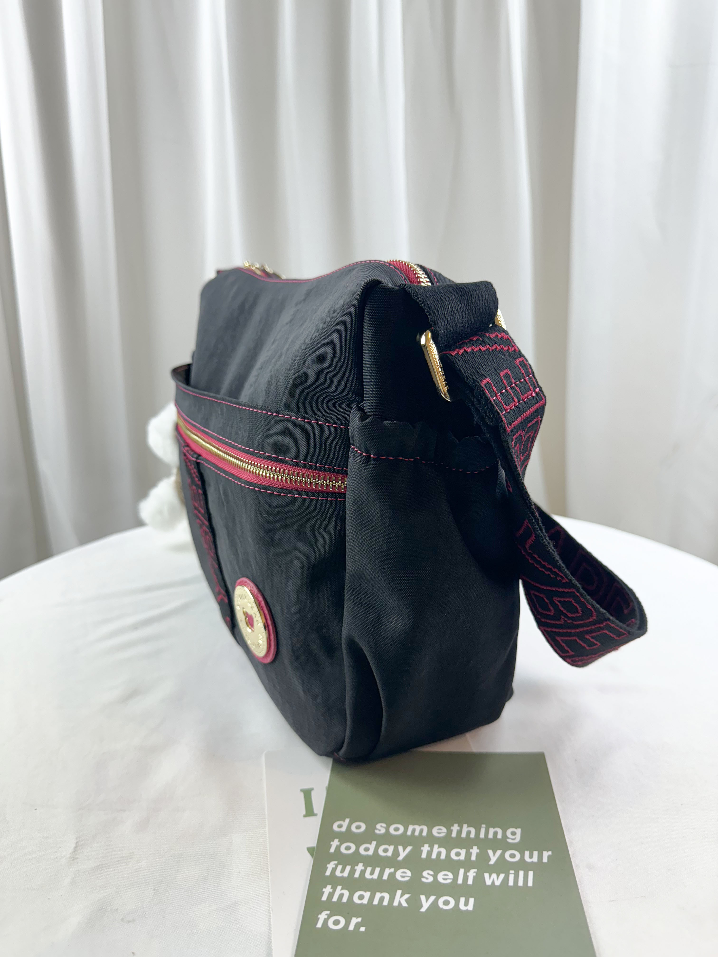 FamilyBear 黑桃織帶防潑水側背包 附兔兔吊飾  #2860