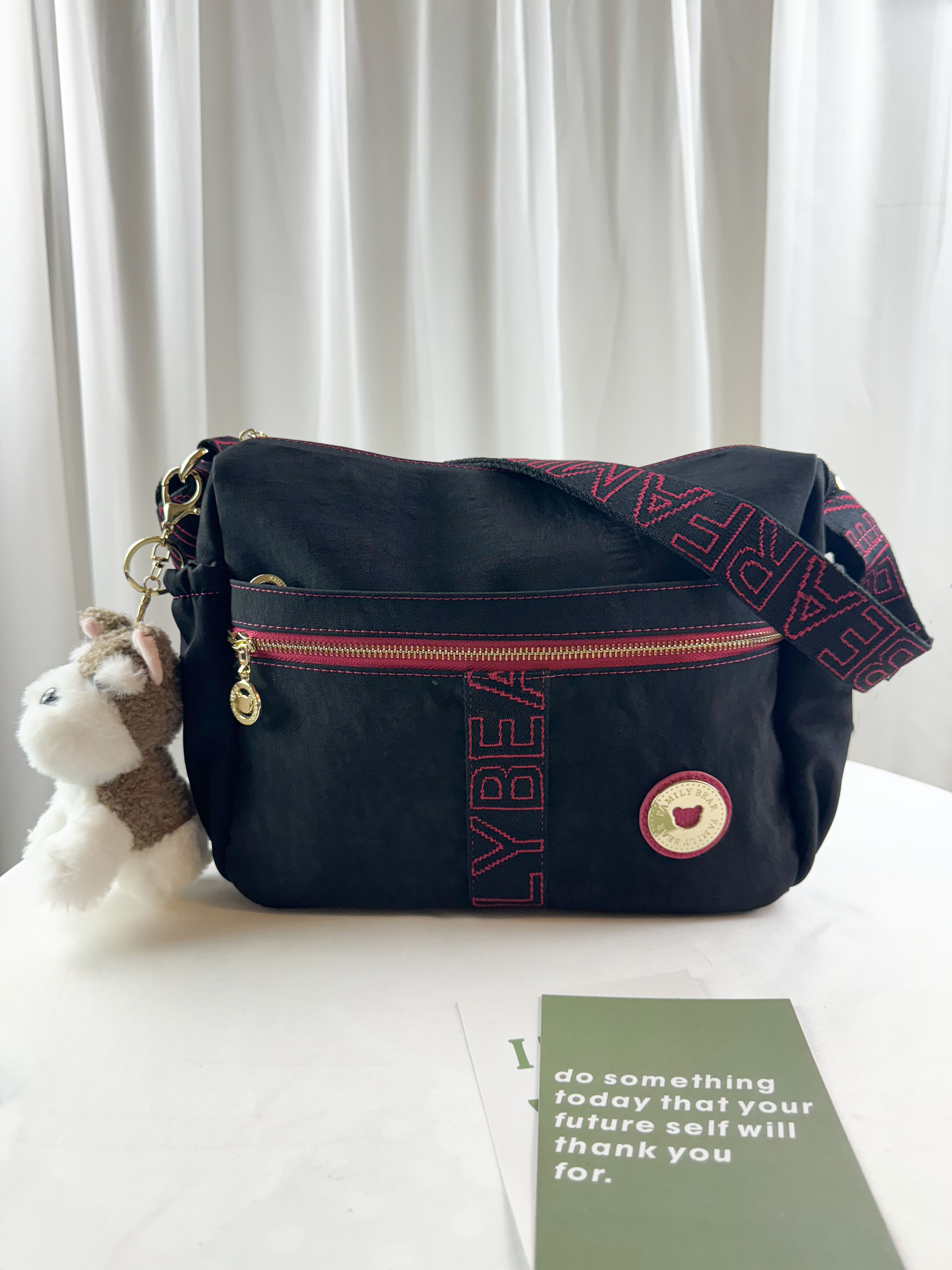 FamilyBear 黑桃織帶防潑水側背包 附兔兔吊飾  #2860