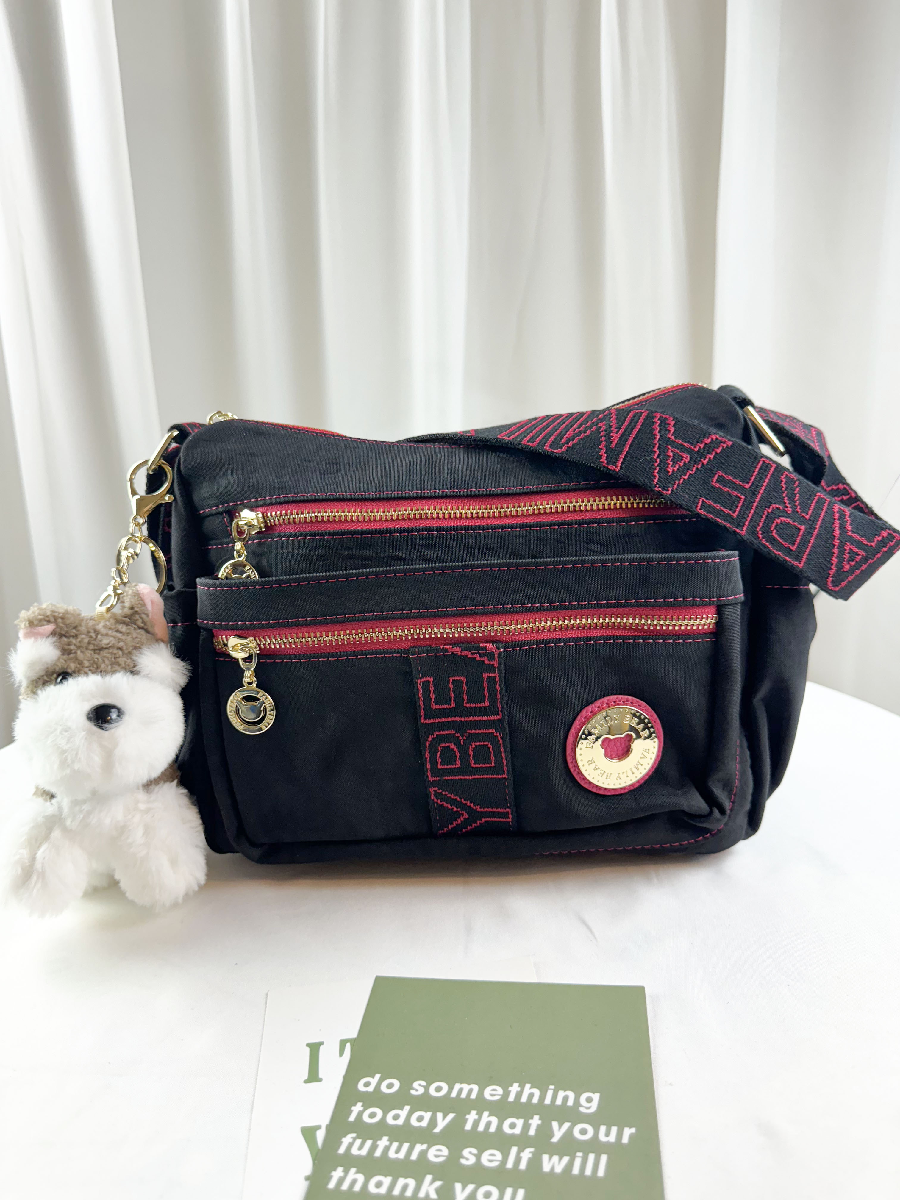 FamilyBear 黑桃織帶防潑水側背包 附狗狗吊飾 #2689