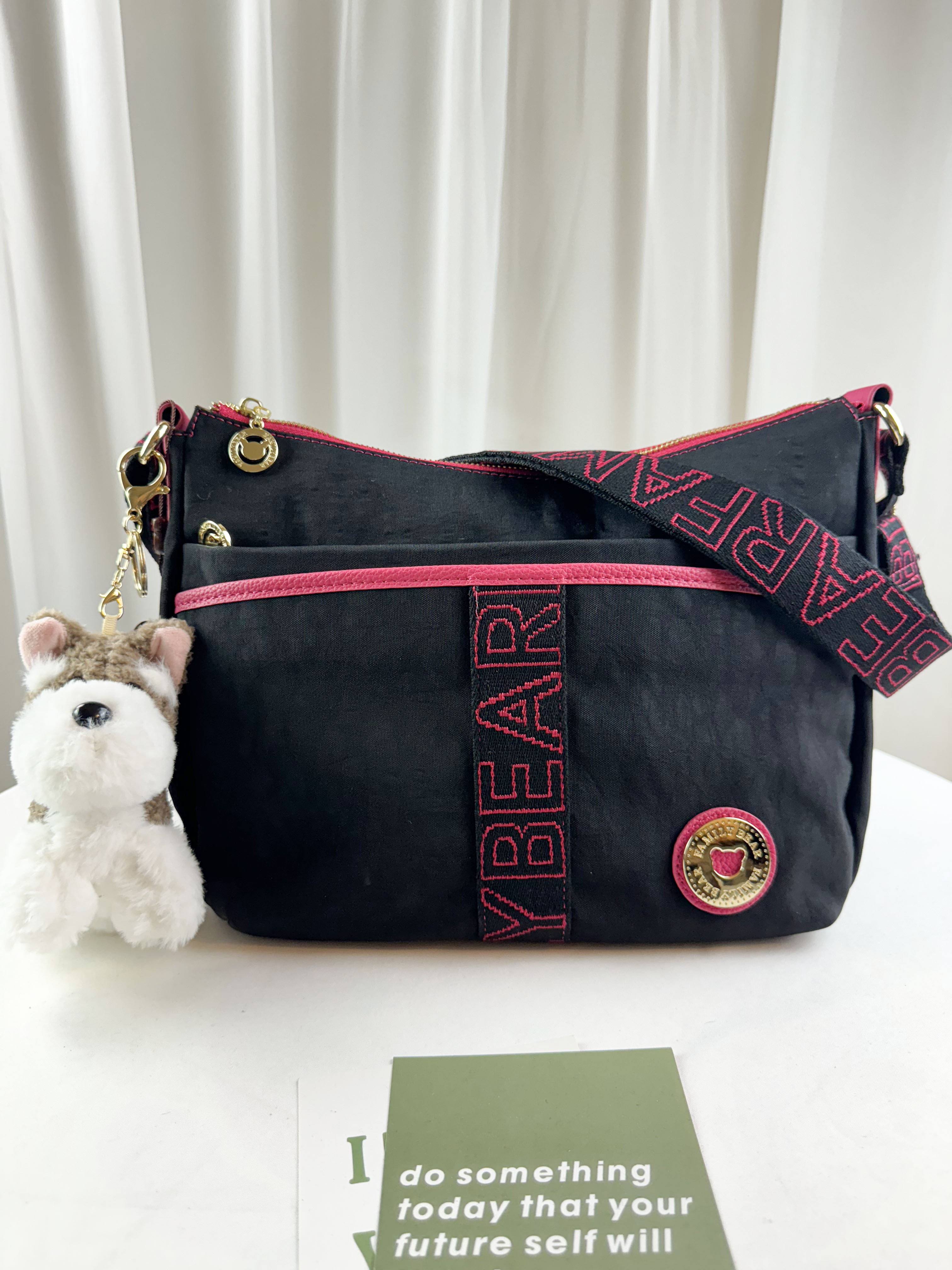 FamilyBear 黑桃織帶防潑水側背包 附兔兔吊飾   #2638