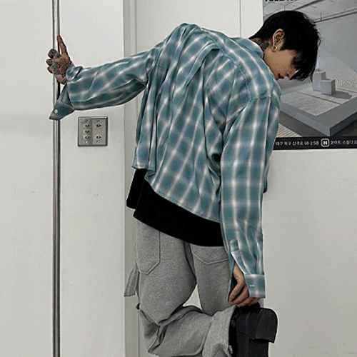 前短後長格紋短款雪紡襯衫