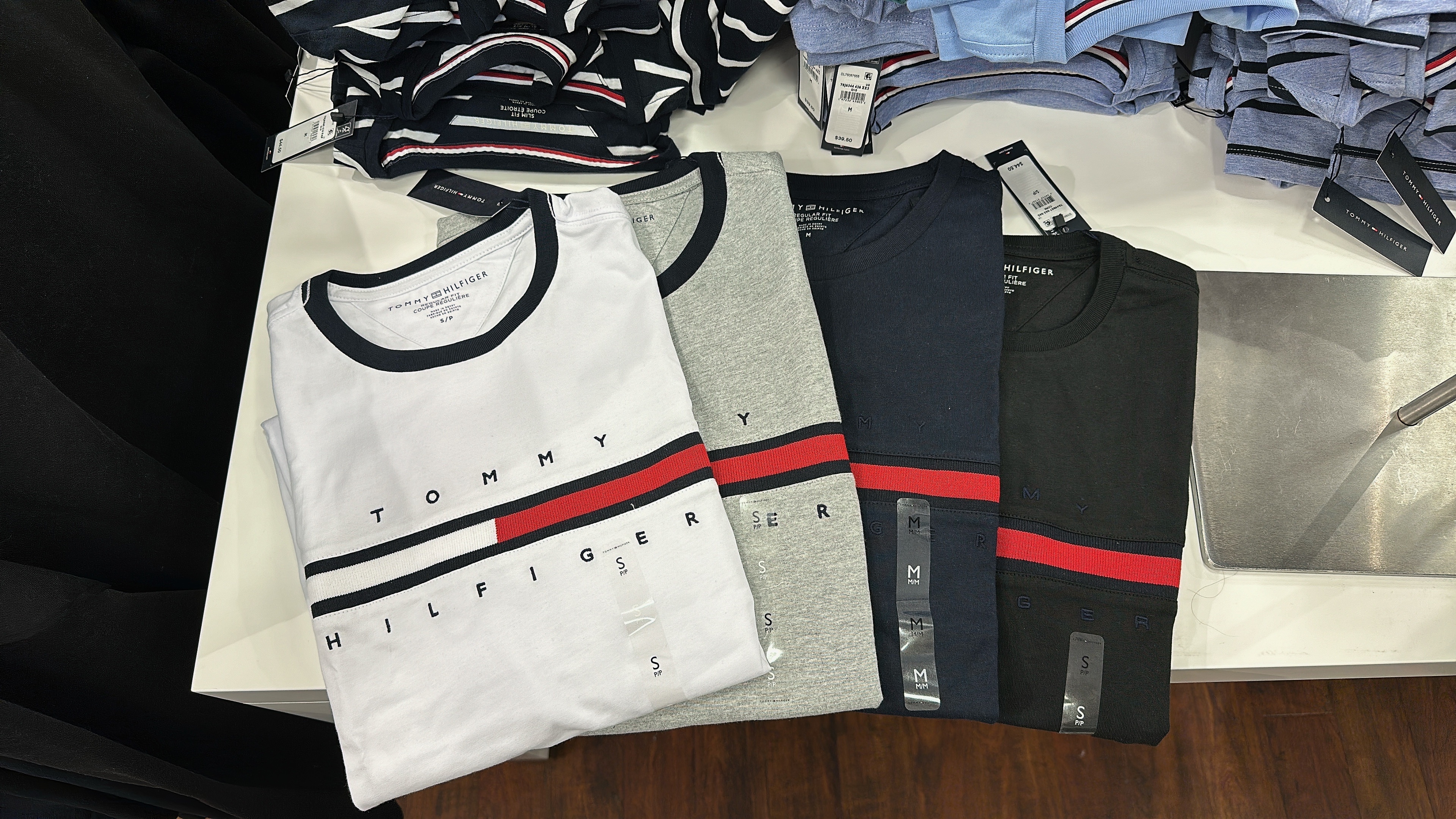 Tommy Hilfiger Men tee (長橫flag）