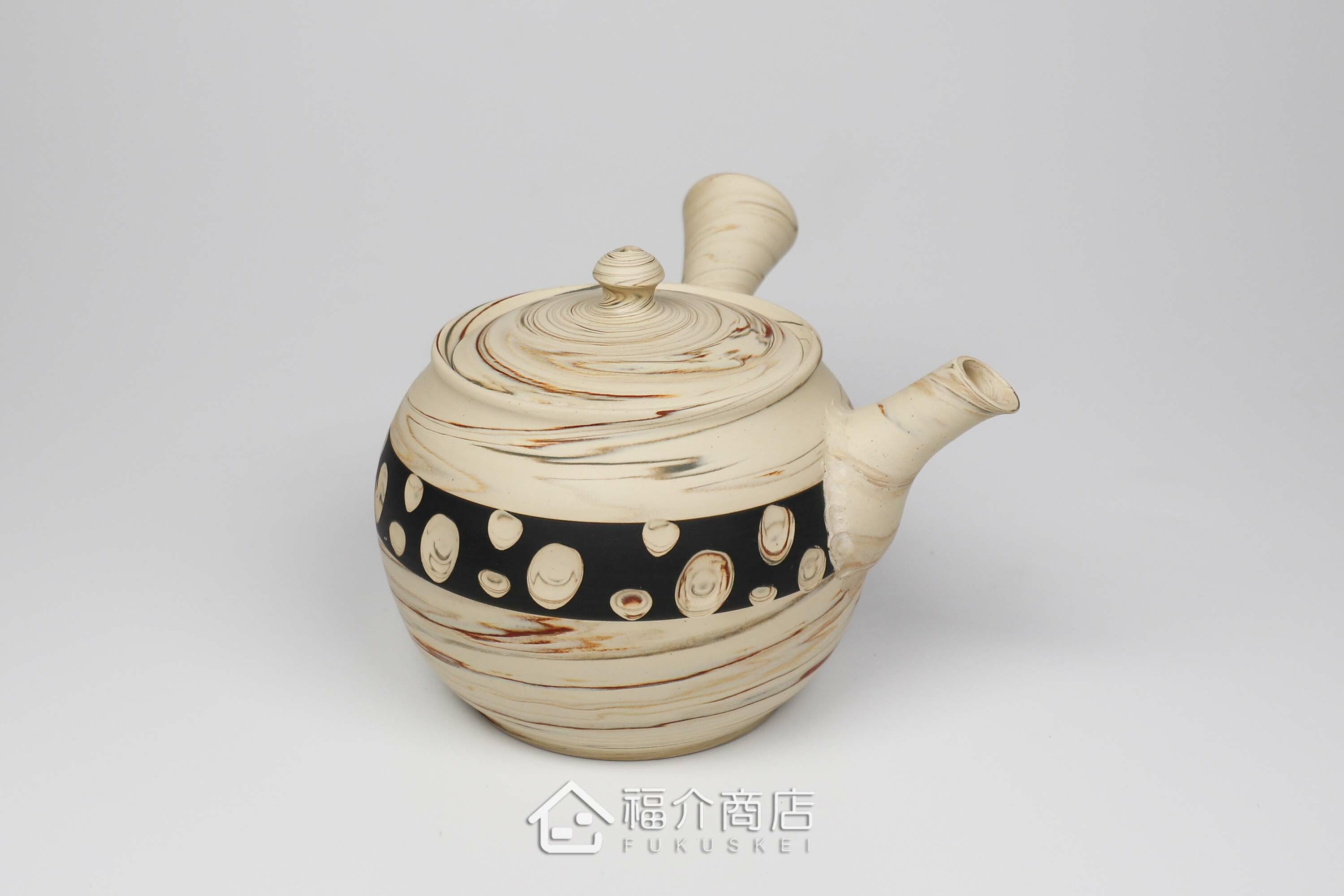 泡茶用的日本陶瓷茶壺