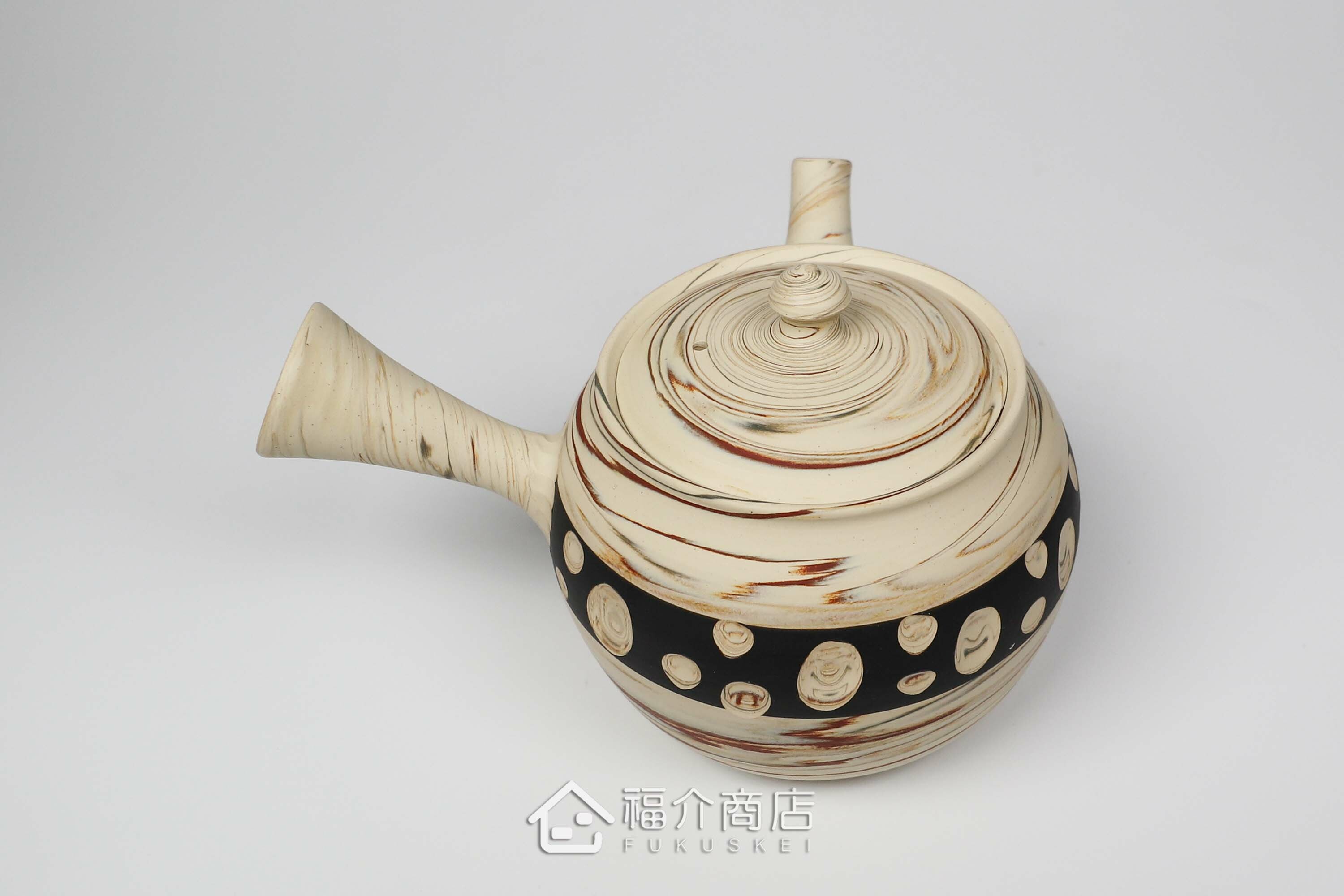 泡茶用的日本陶瓷茶壺