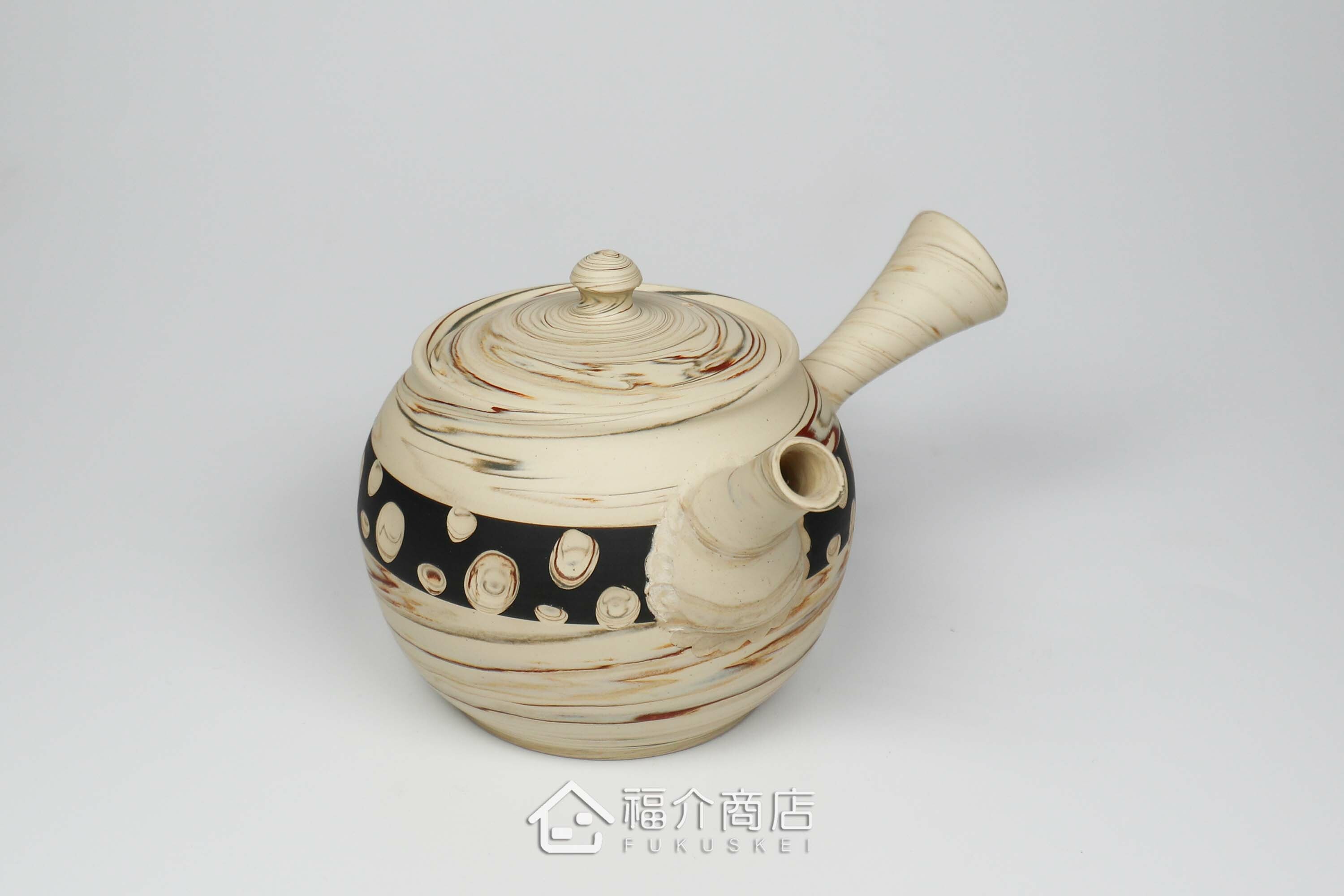 泡茶用的日本陶瓷茶壺