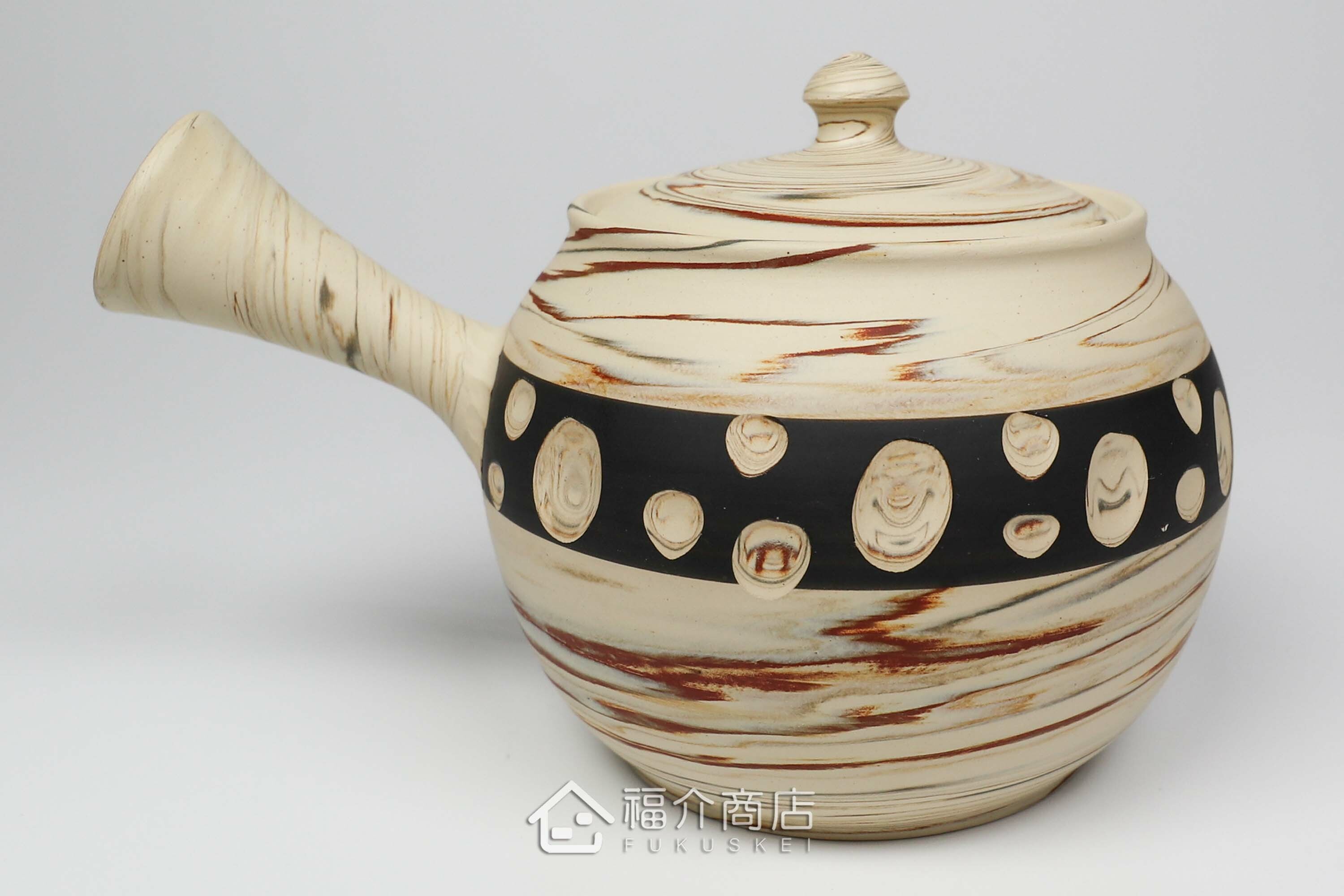 泡茶用的日本陶瓷茶壺