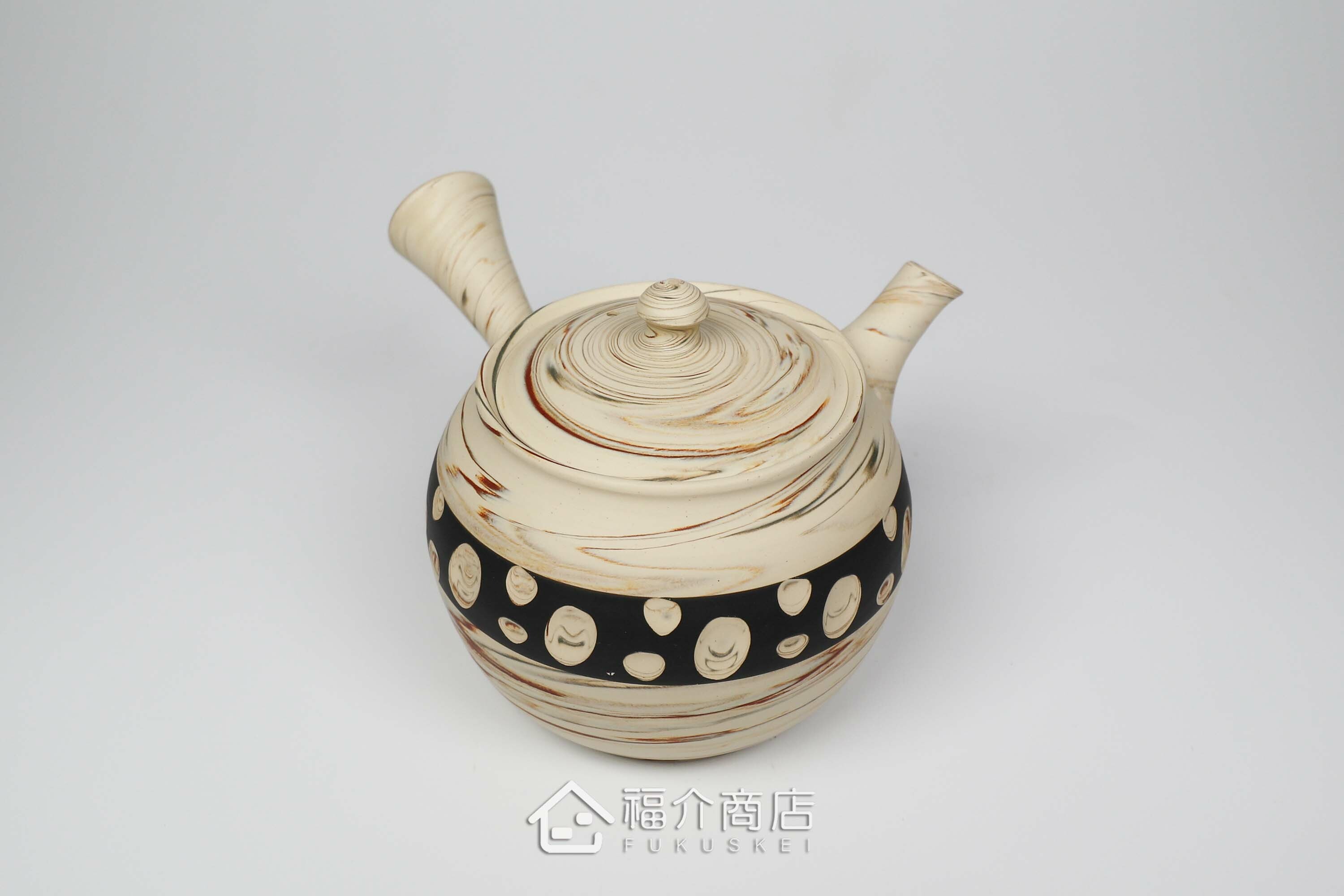 泡茶用的日本陶瓷茶壺