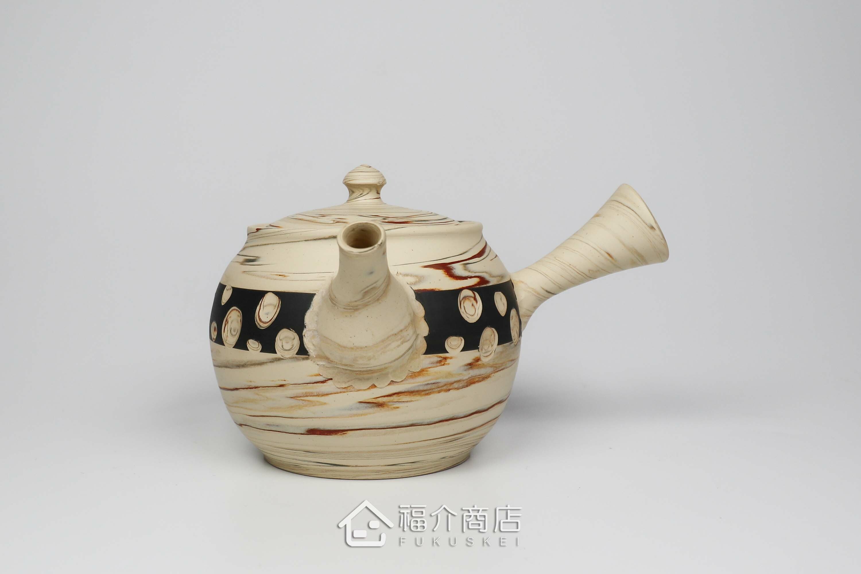 泡茶用的日本陶瓷茶壺