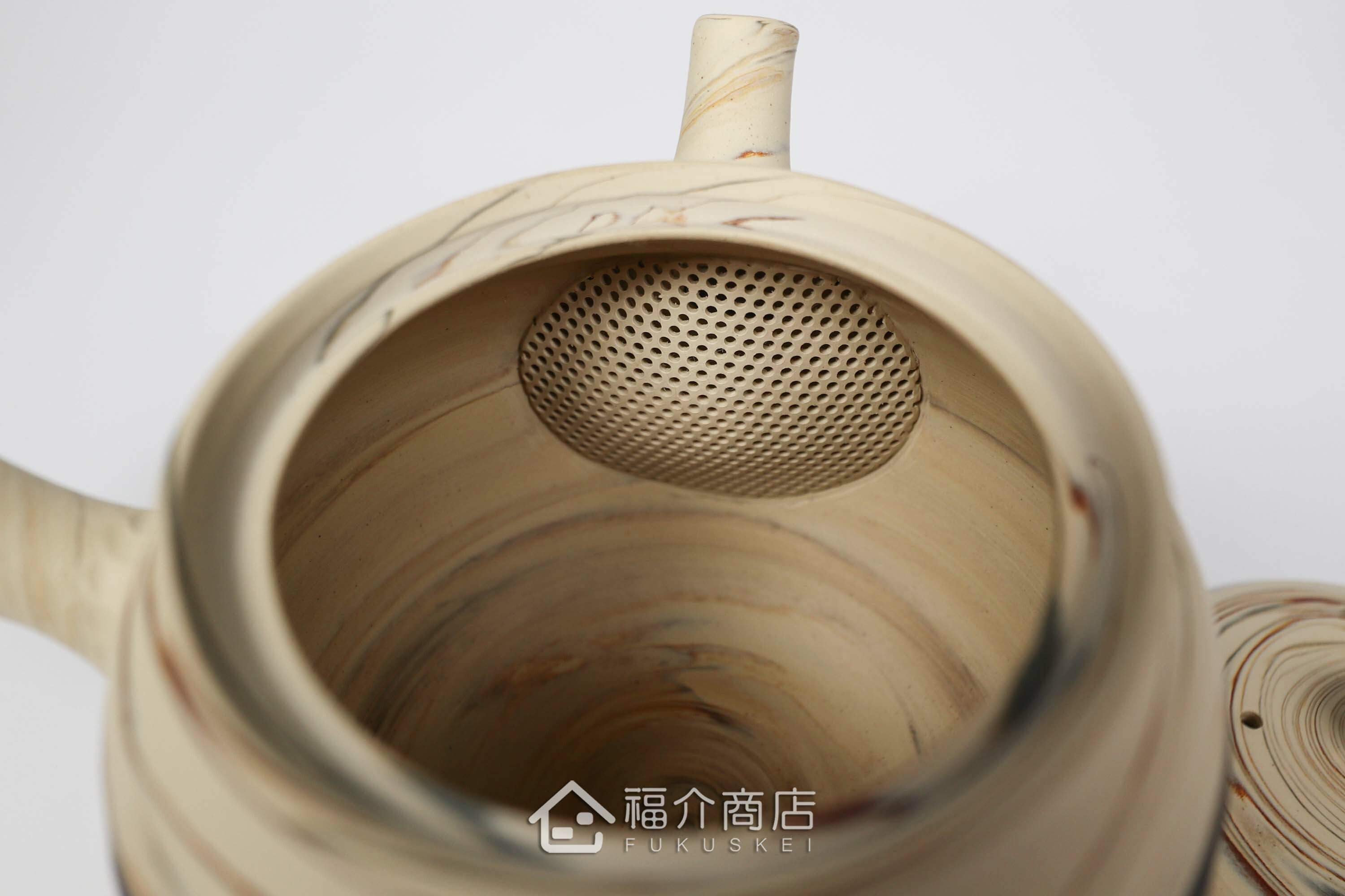 泡茶用的日本陶瓷茶壺