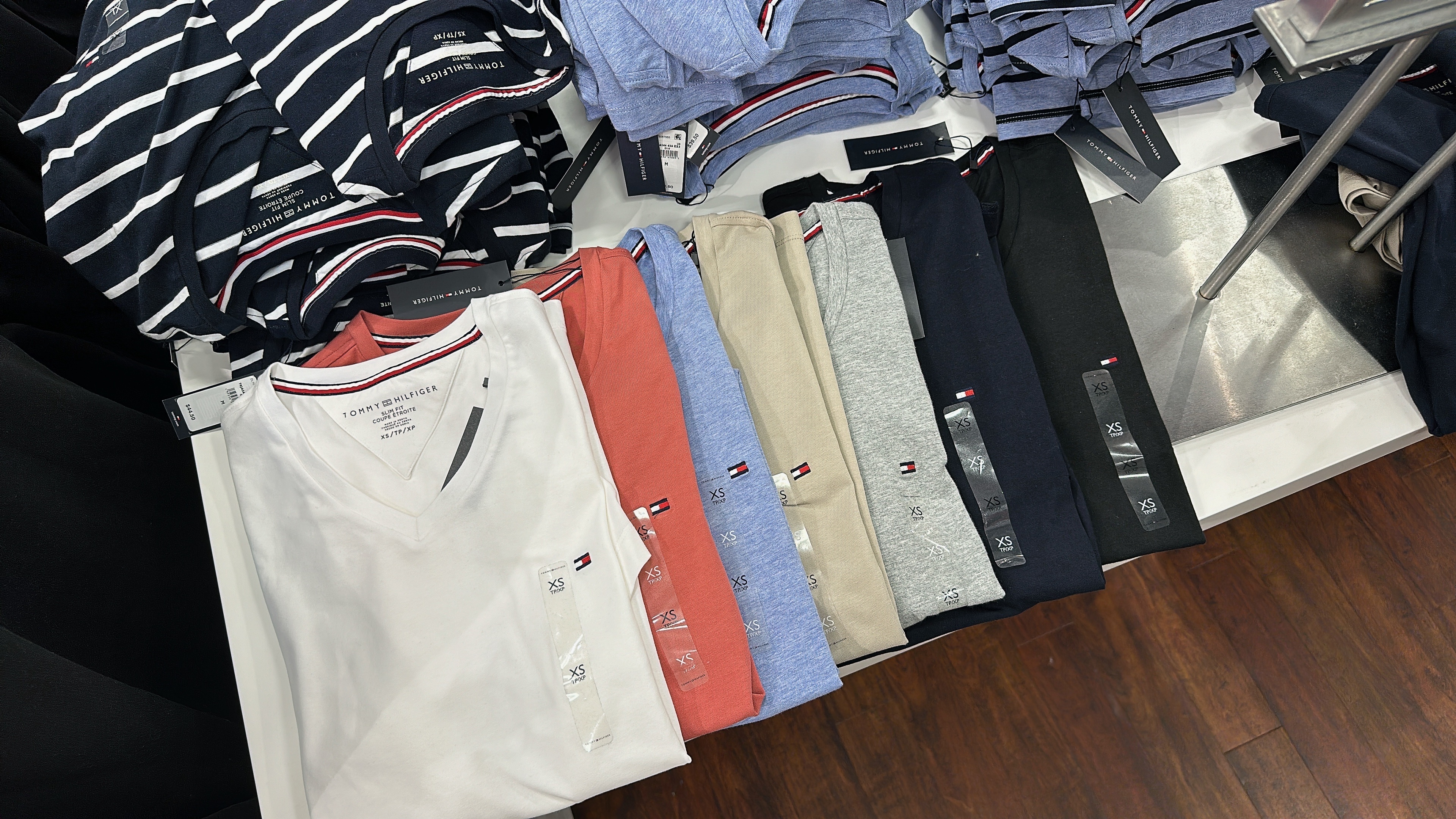 Tommy Hilfiger Men (V neck) Small flag logo Tee