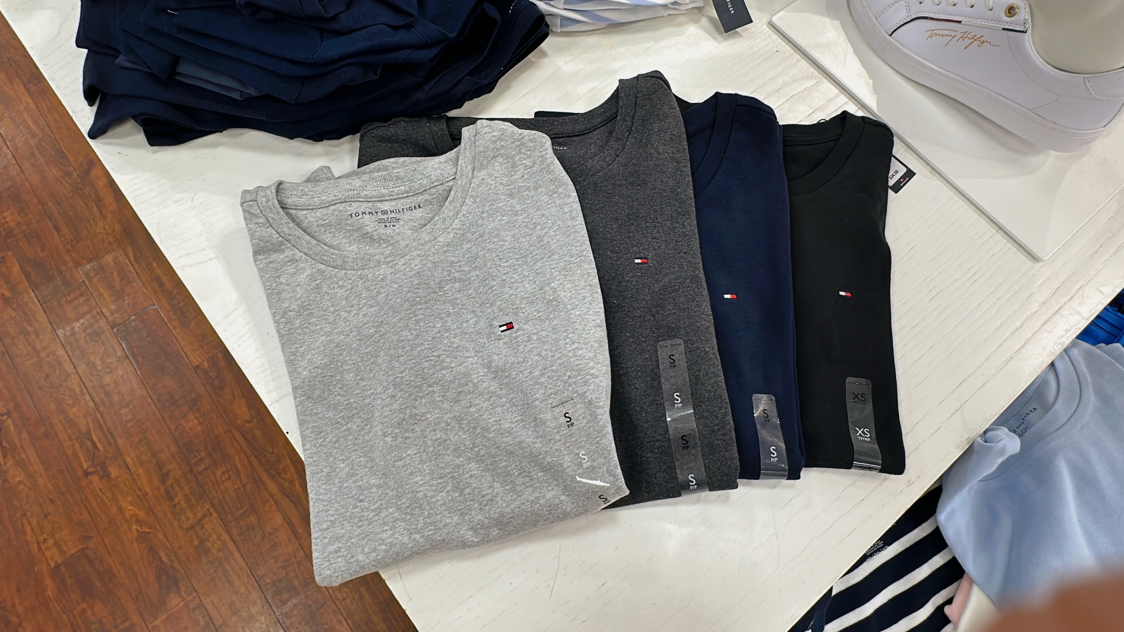 Tommy Hilfiger women crewneck small flag logo tee