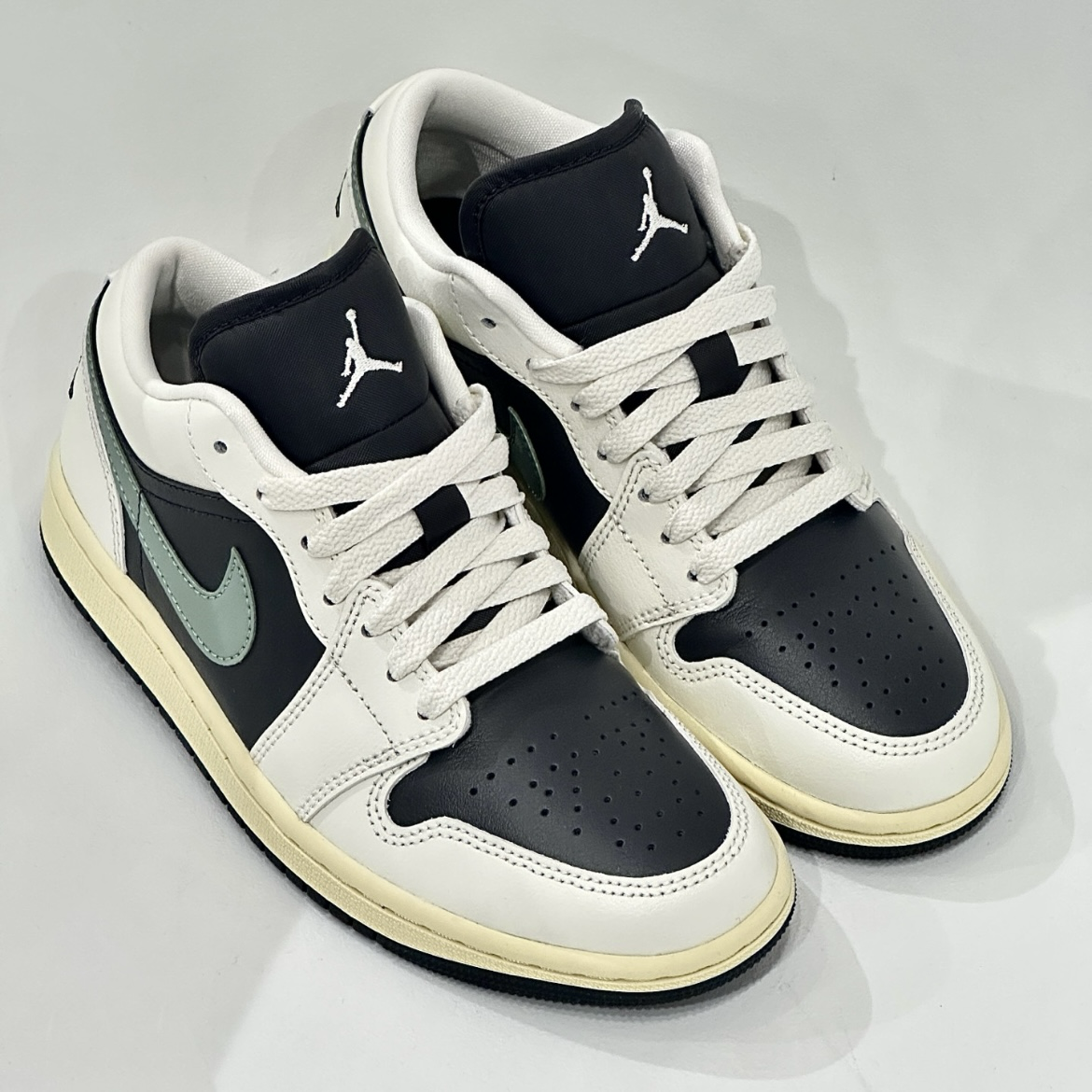 <快速出貨>Nike Air Jordan 1 Low "Jade Smoke" 煙燻翡翠 黑灰綠 奶油底 小倒鉤