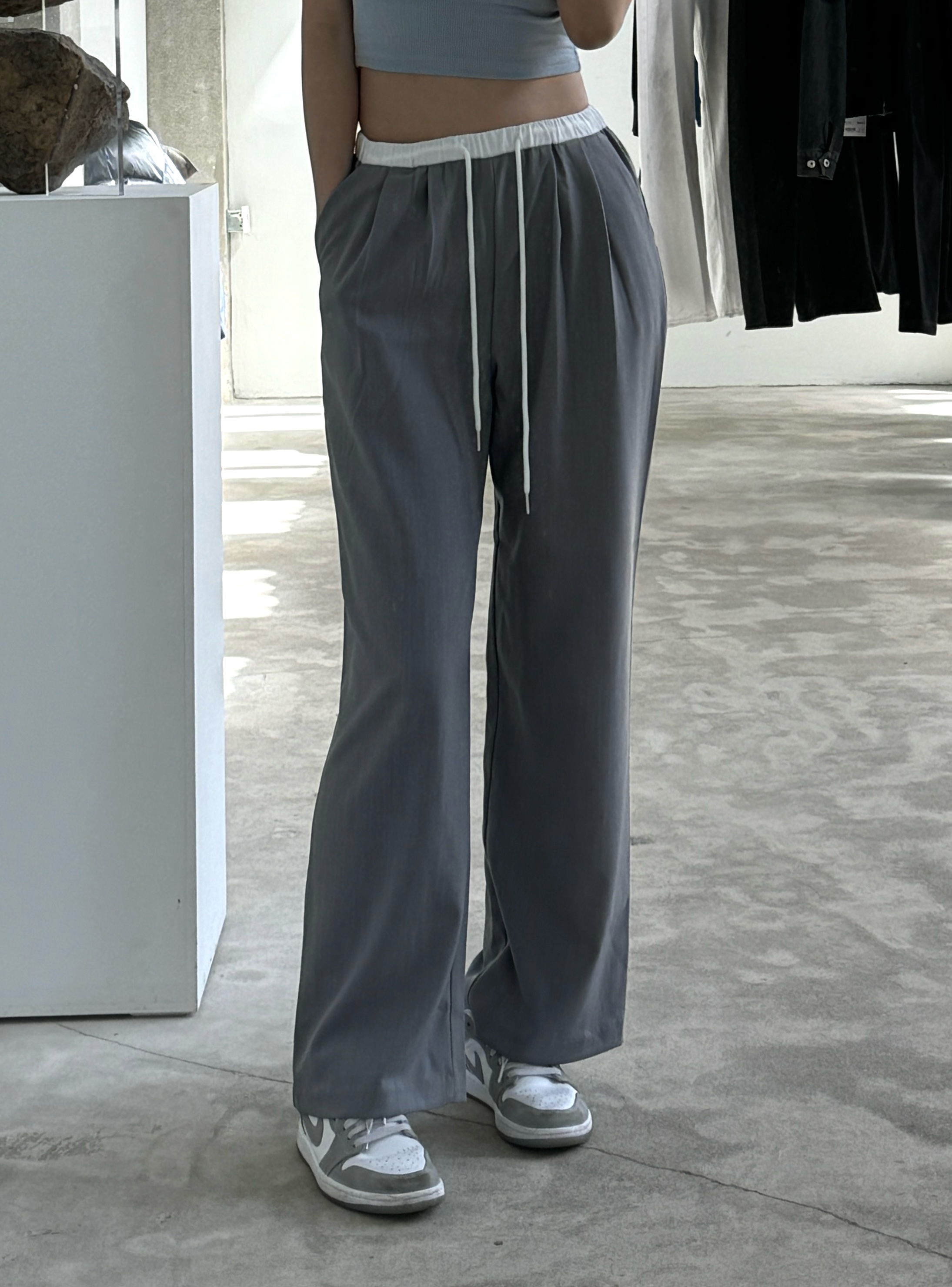 (訂購)  簡約橡筋腰小直腳西褲 P0401 (灰/杏/黑)