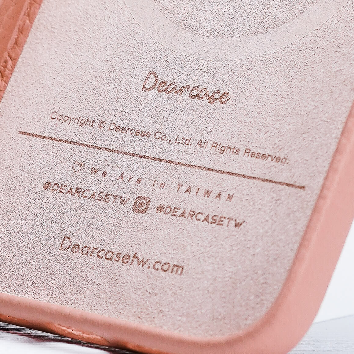 【特惠款】灰色小象 iPhone 15 Pro Max 蜜荔粉皮革殼 (MagSafe)